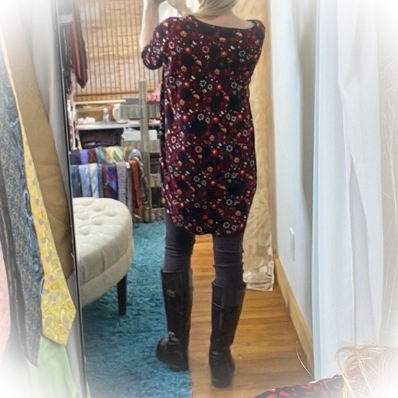 💕Like New Gorgeous Red Floral Lularoe Irma Tunic Top💕 - Picture 7 of 11
